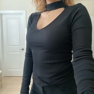 BLACK CHOKER V NECK LONG SLEEVE SIZE M